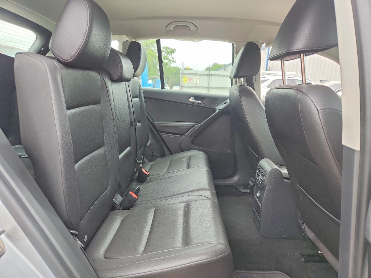 Volkswagen Tiguan S