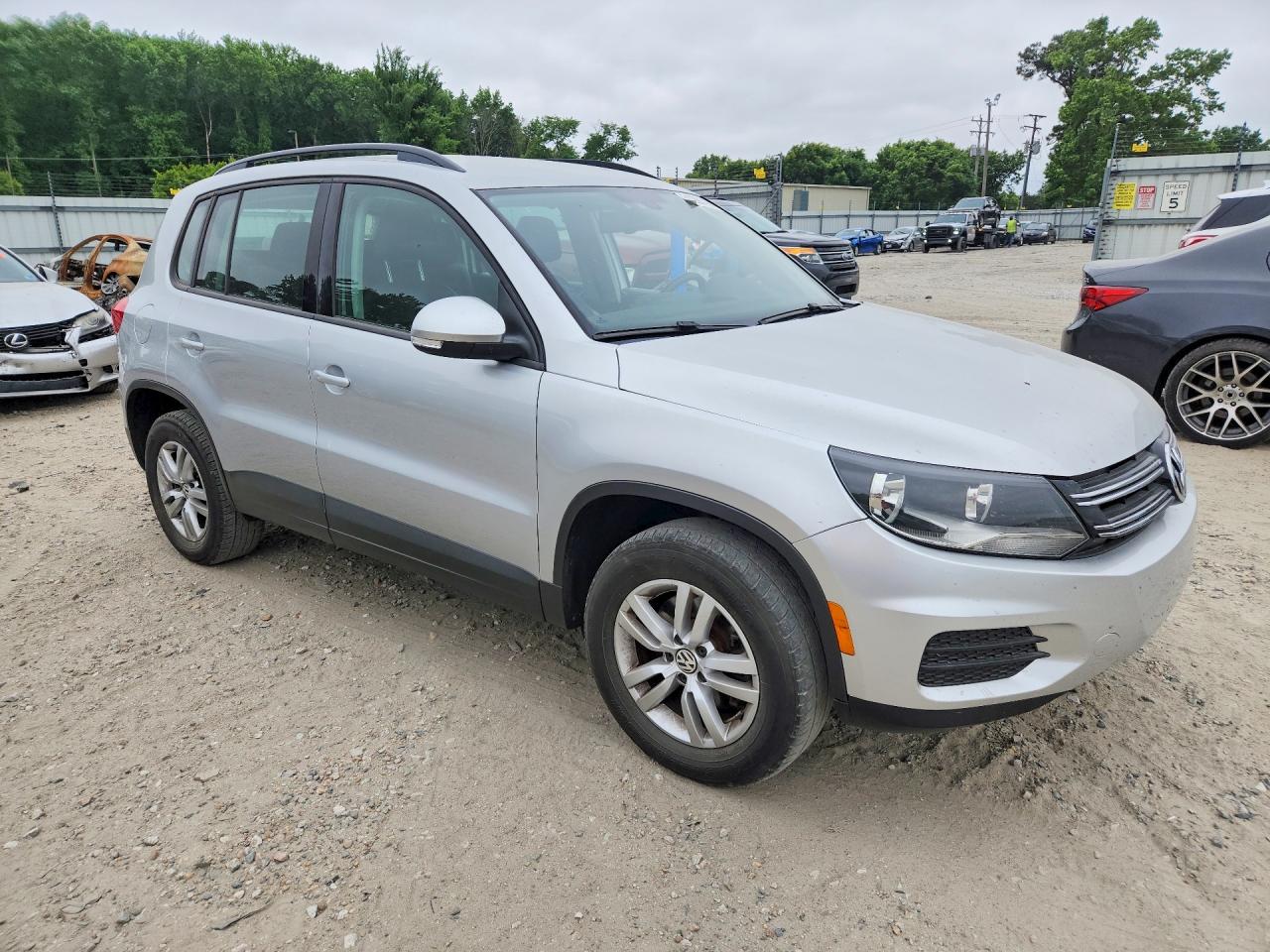 Volkswagen Tiguan S