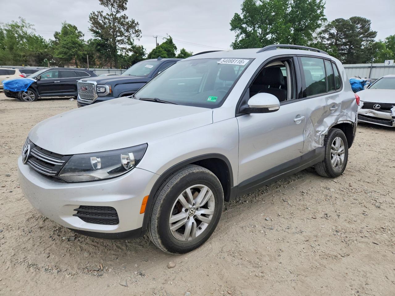Salvage Volkswagen Tiguan Image