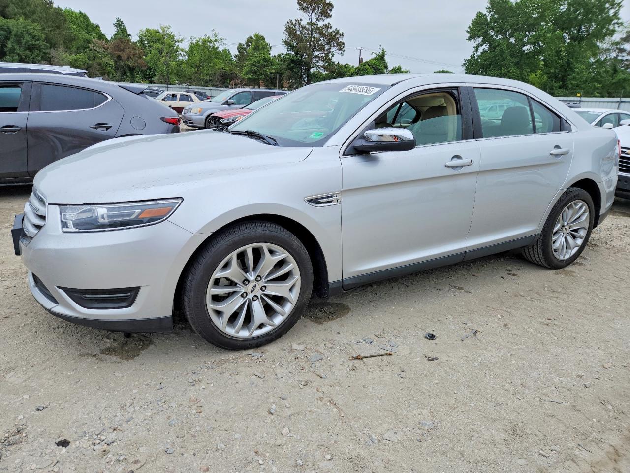 Salvage Ford Taurus Image