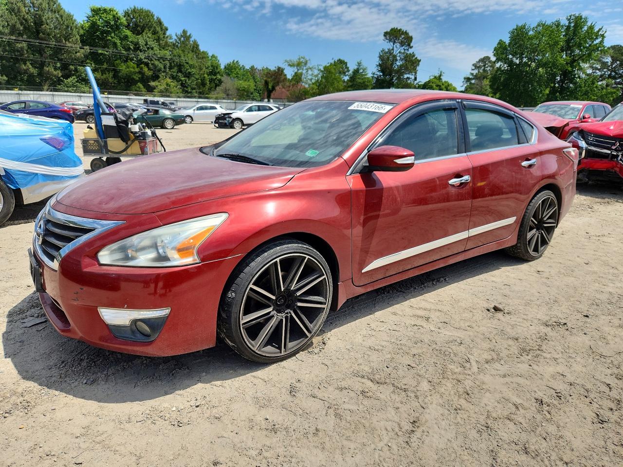 Salvage Nissan Altima Image