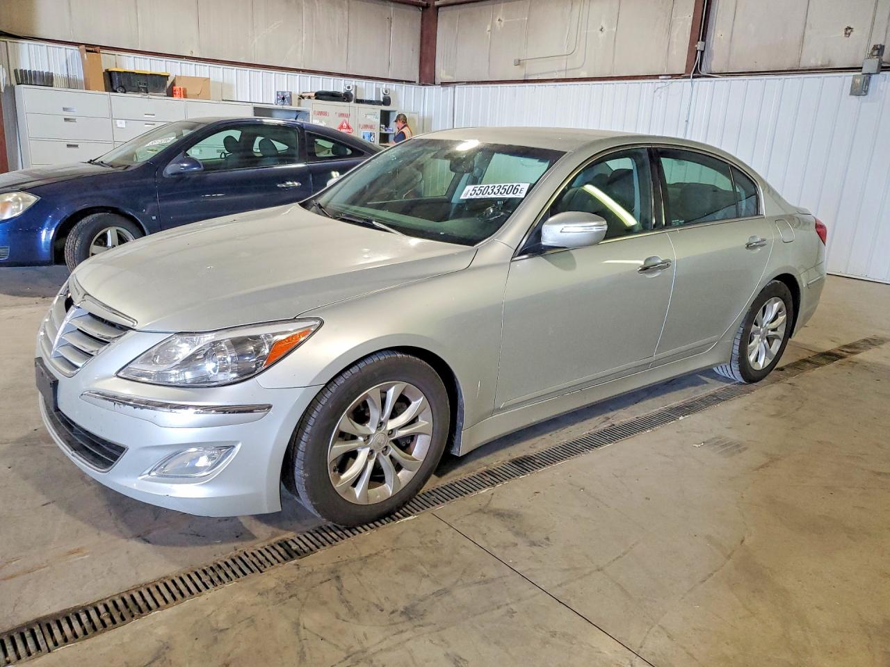Salvage Hyundai Genesis Image