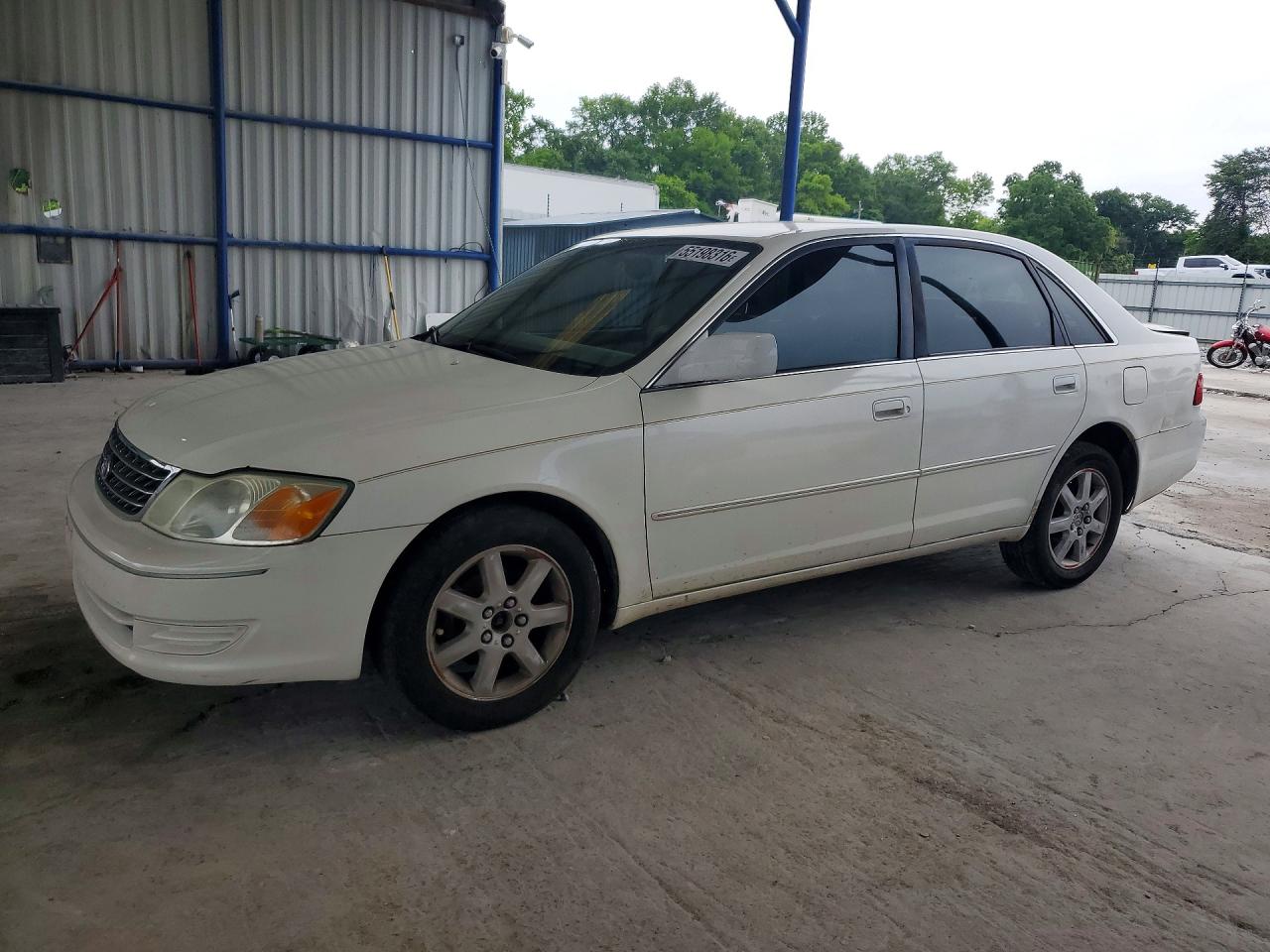 Salvage Toyota Avalon Image