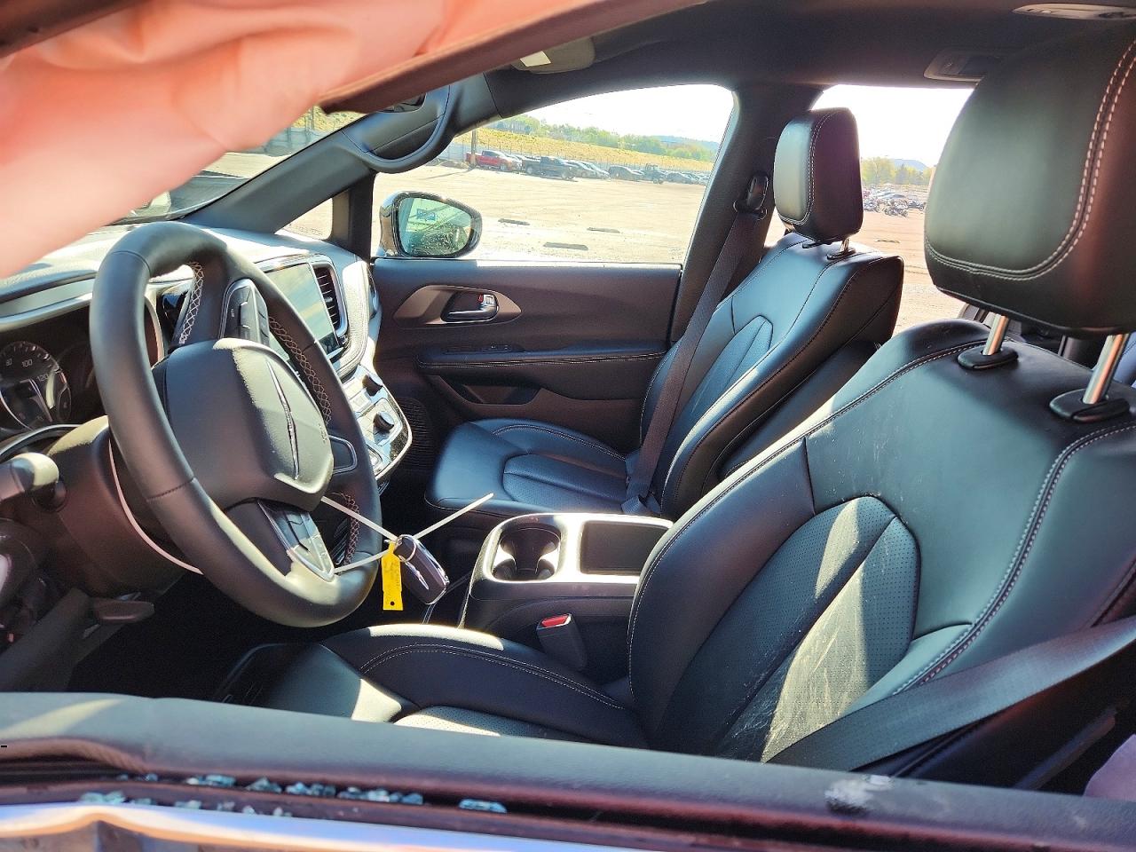 Chrysler Pacifica Select