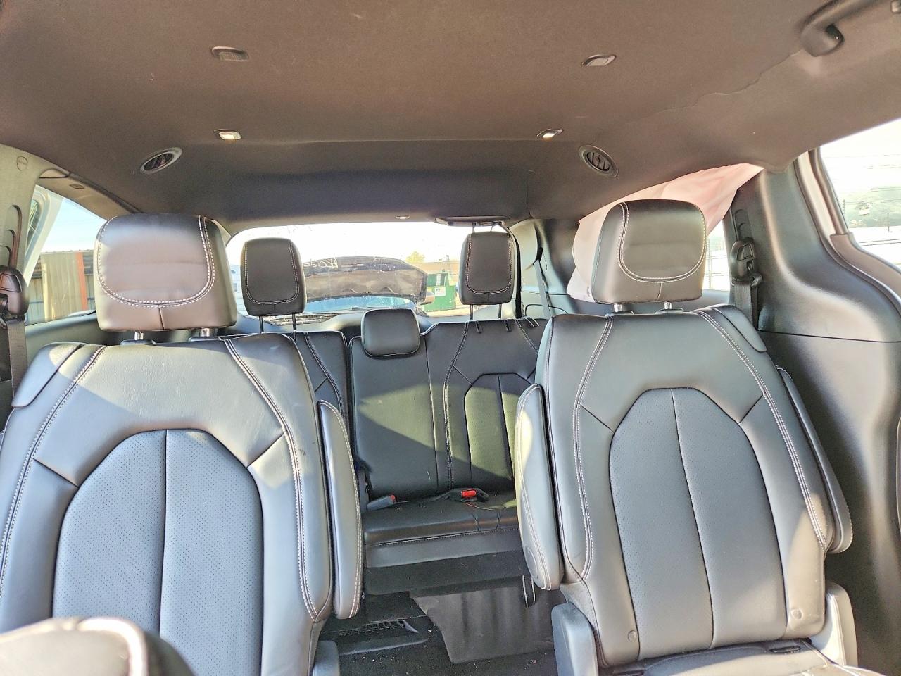 Chrysler Pacifica Select