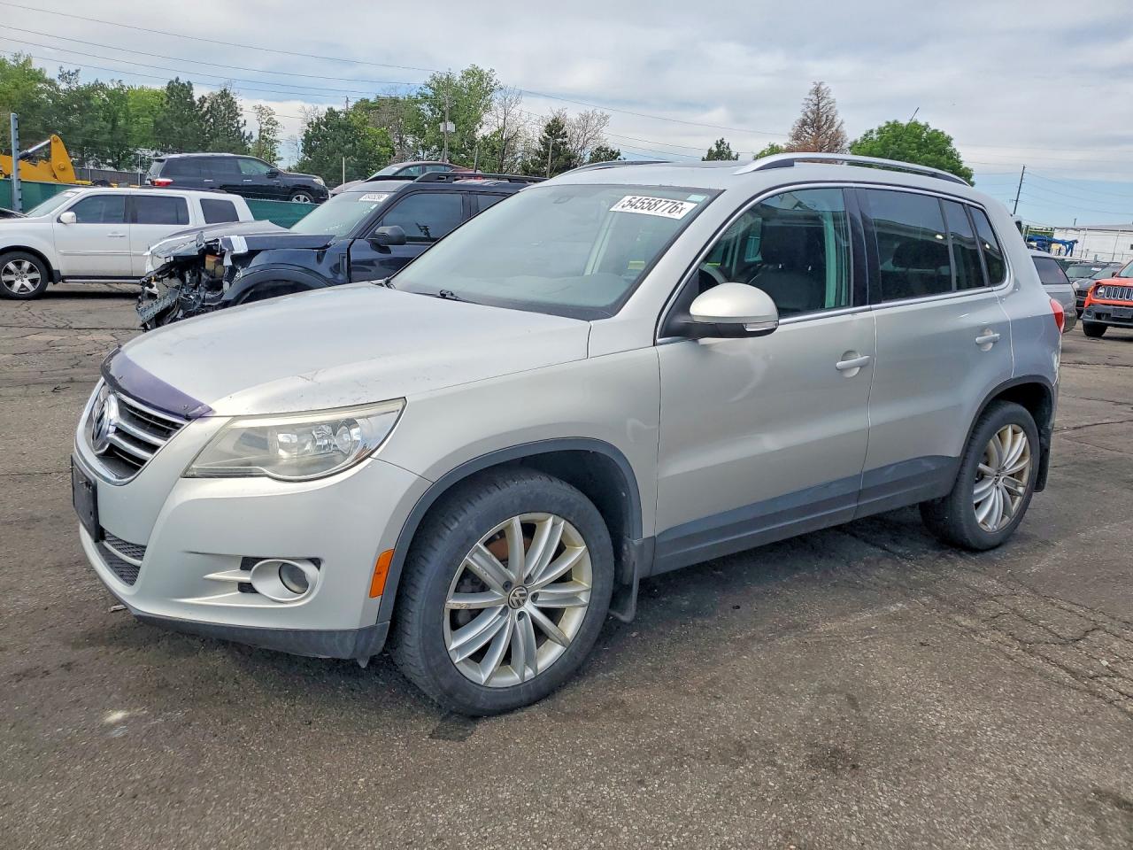 Salvage Volkswagen Tiguan Image