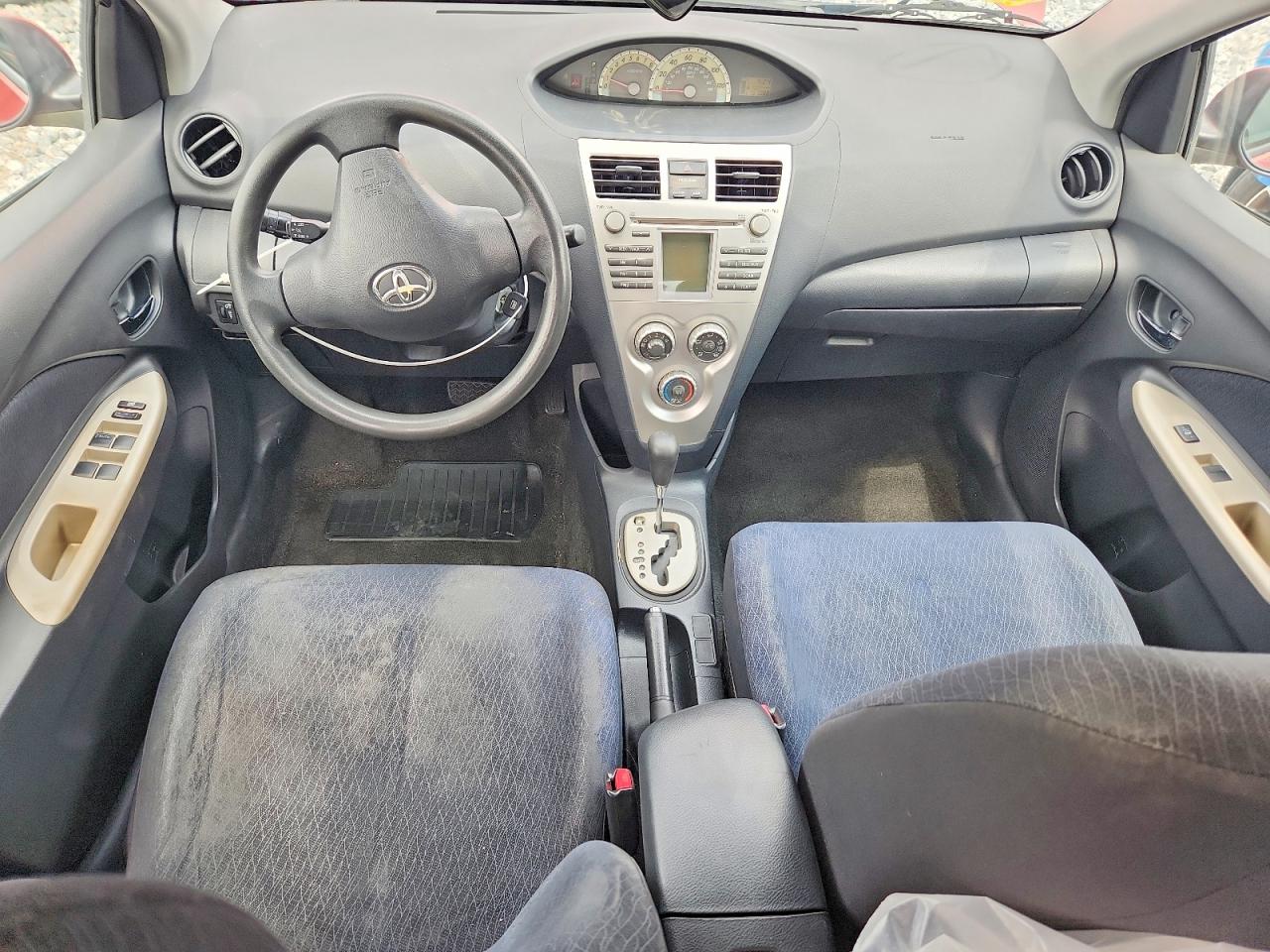 Toyota Yaris Base