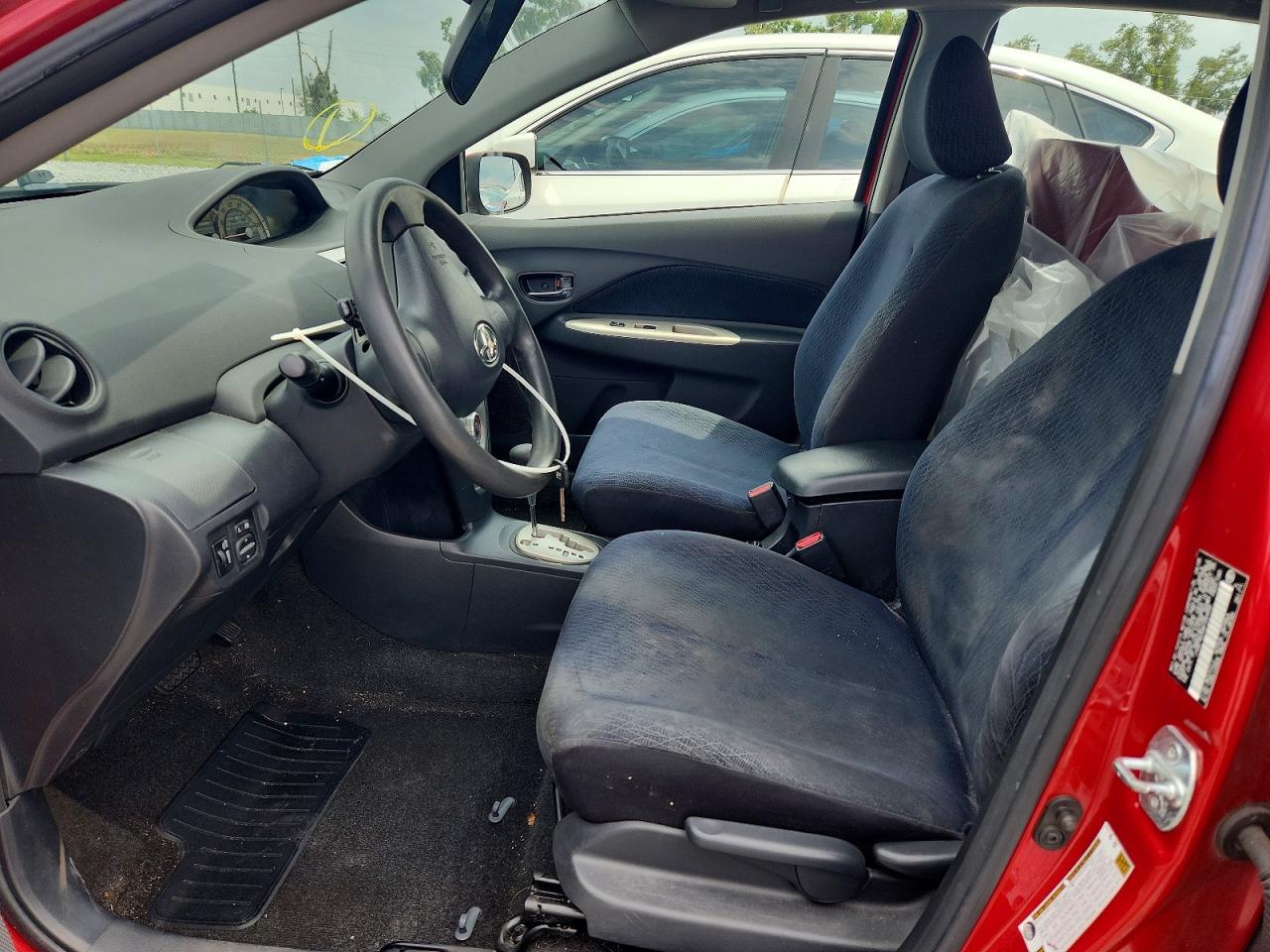 Toyota Yaris Base