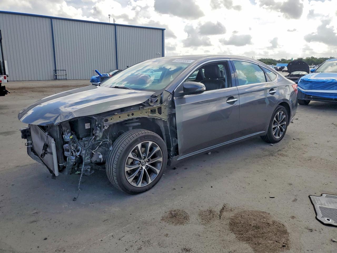 Salvage Toyota Avalon Image