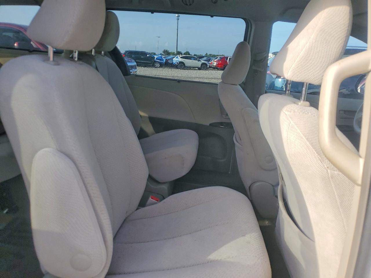 Toyota Sienna Le