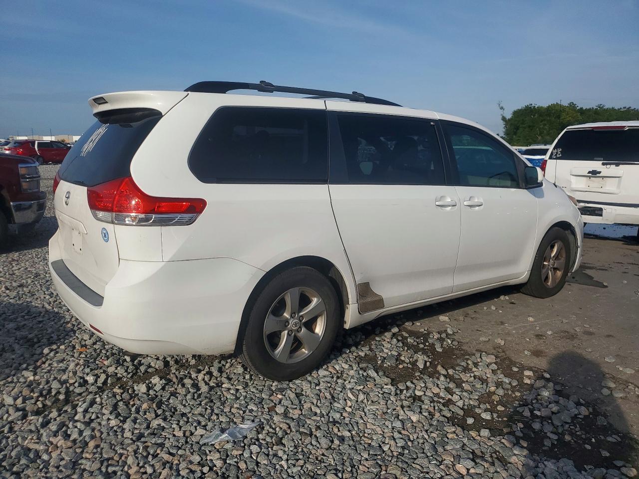 Toyota Sienna Le