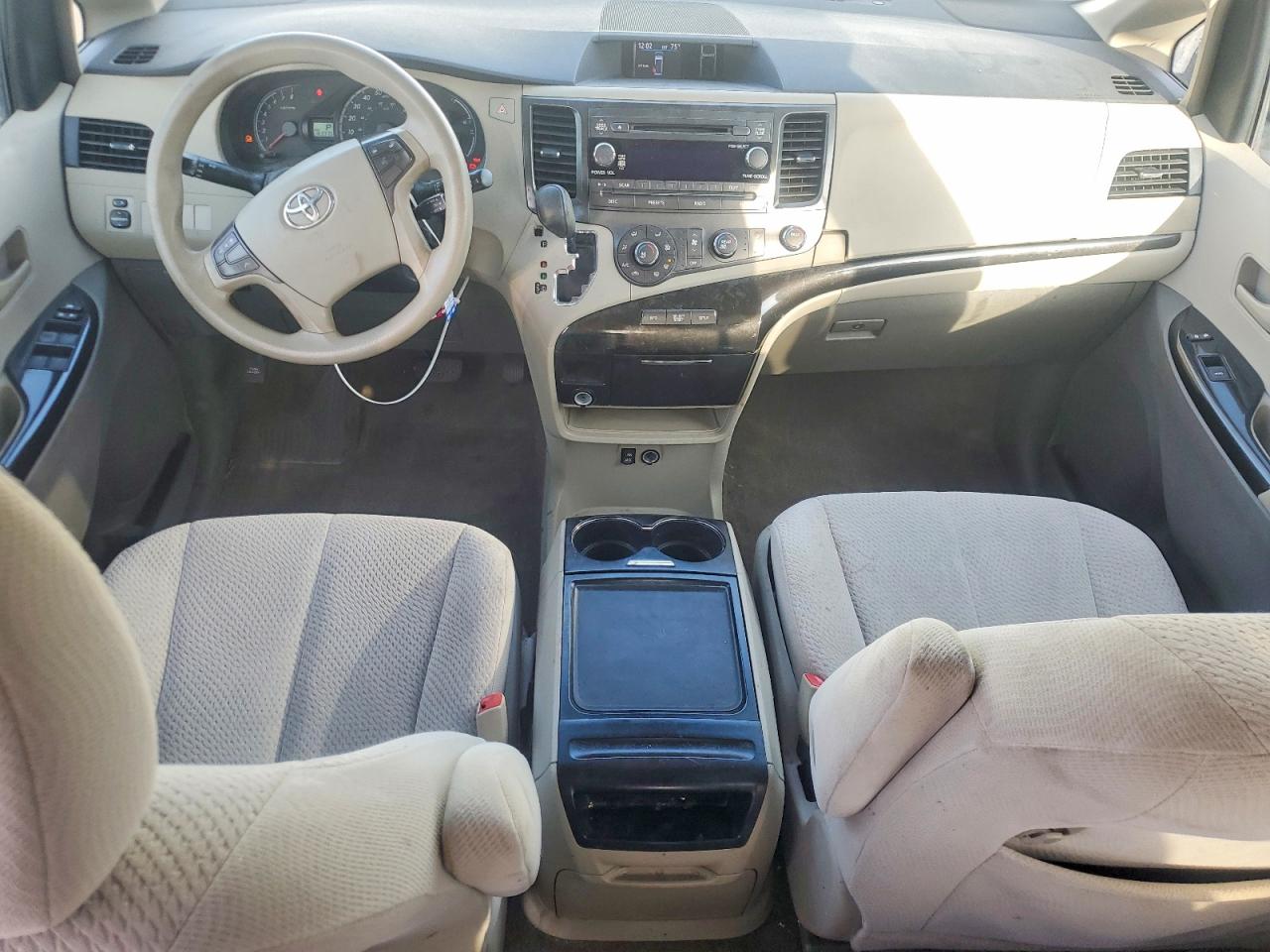 Toyota Sienna Le