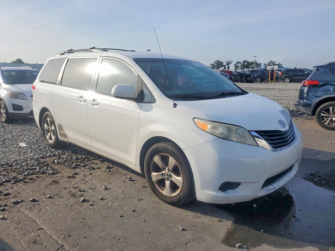 Toyota Sienna Le