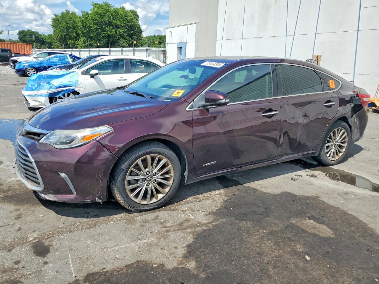 Salvage Toyota Avalon Image