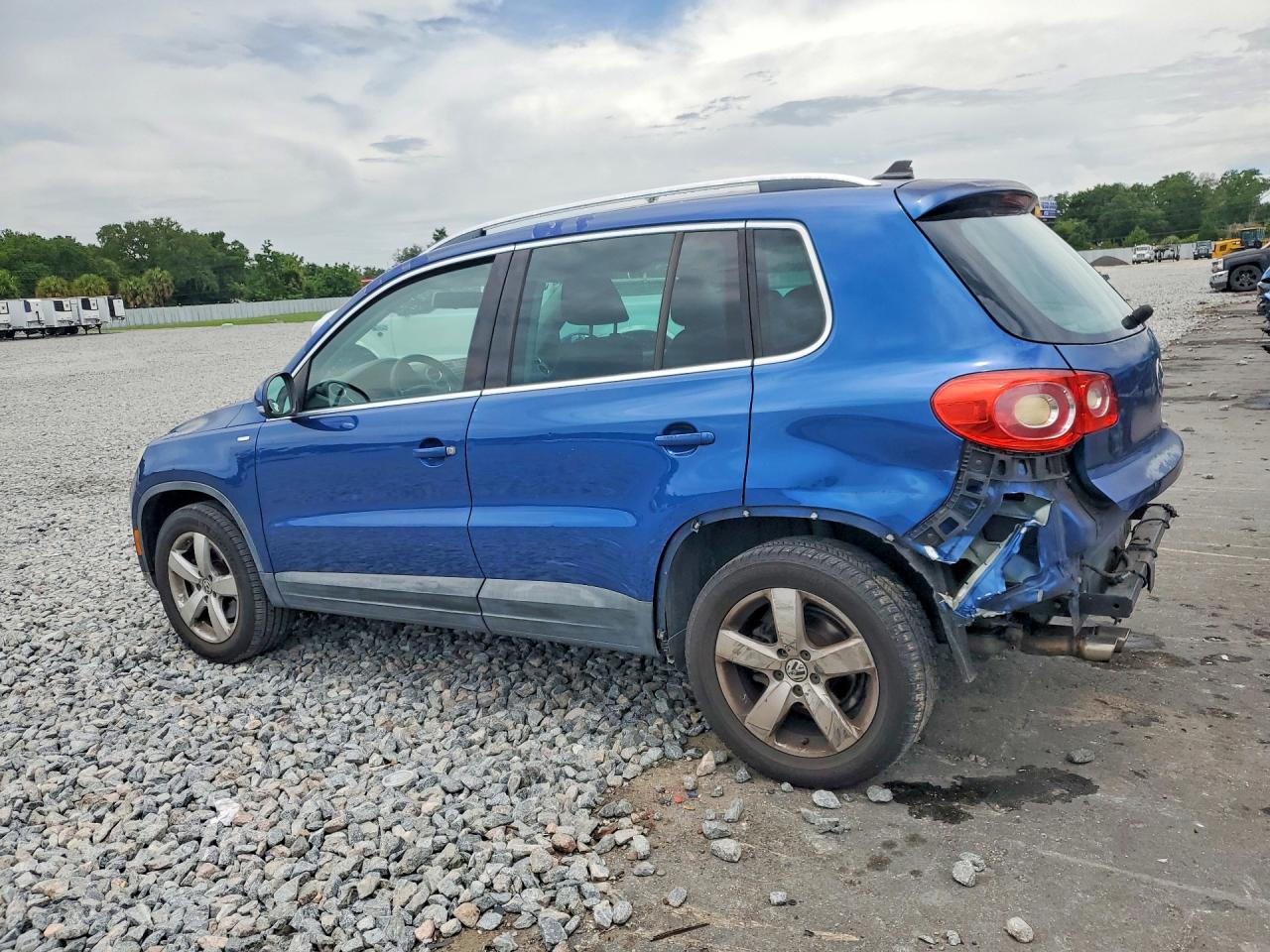 Volkswagen Tiguan S