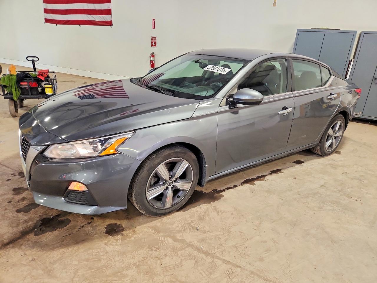 Salvage Nissan Altima Image