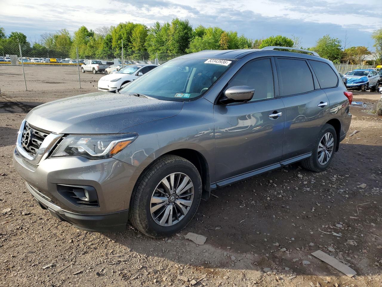 Salvage Nissan Pathfinder Image