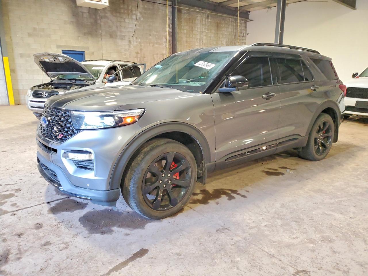 Salvage Ford Explorer Image