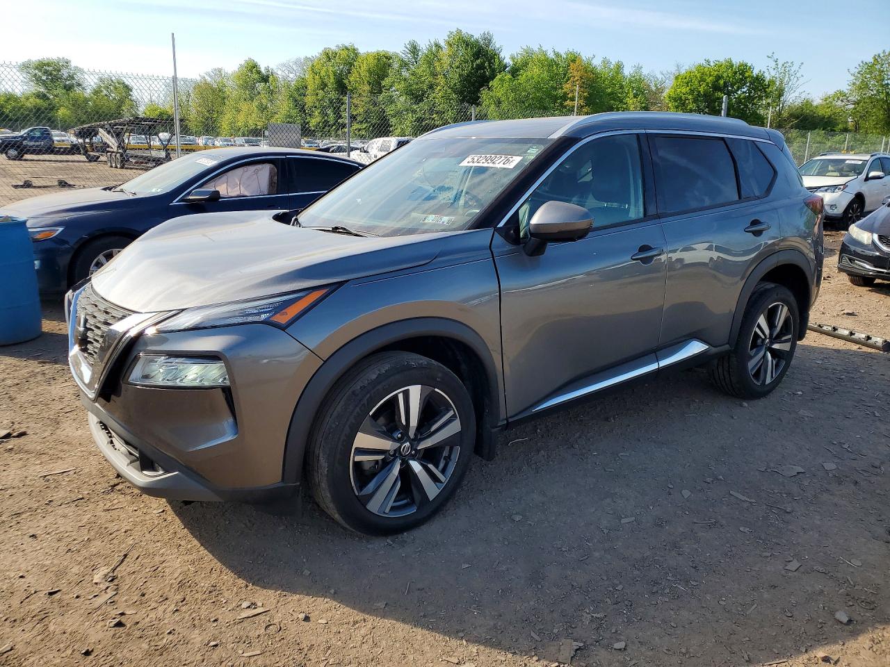 Salvage Nissan Rogue Image