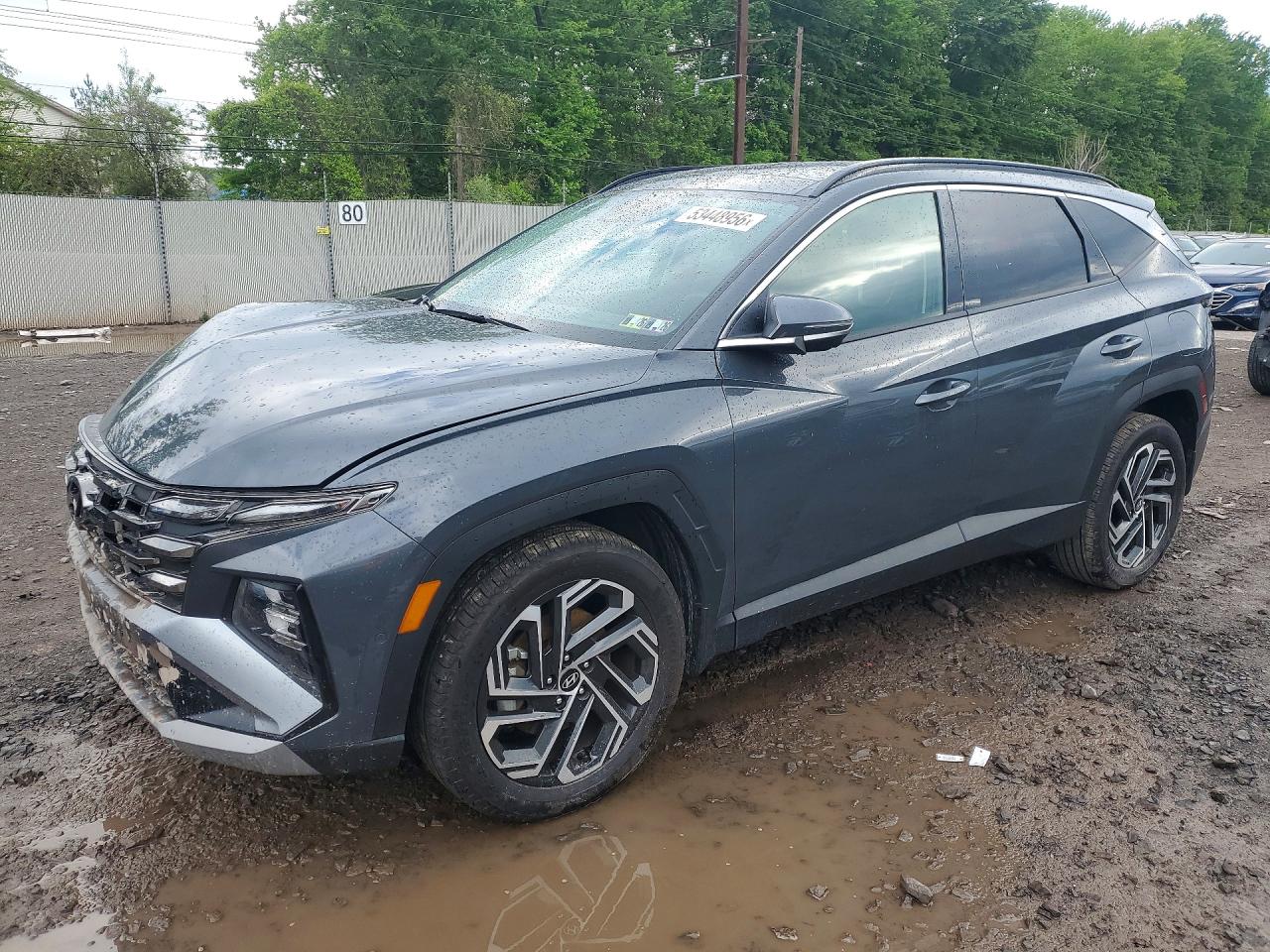 Salvage Hyundai TUCSON Image