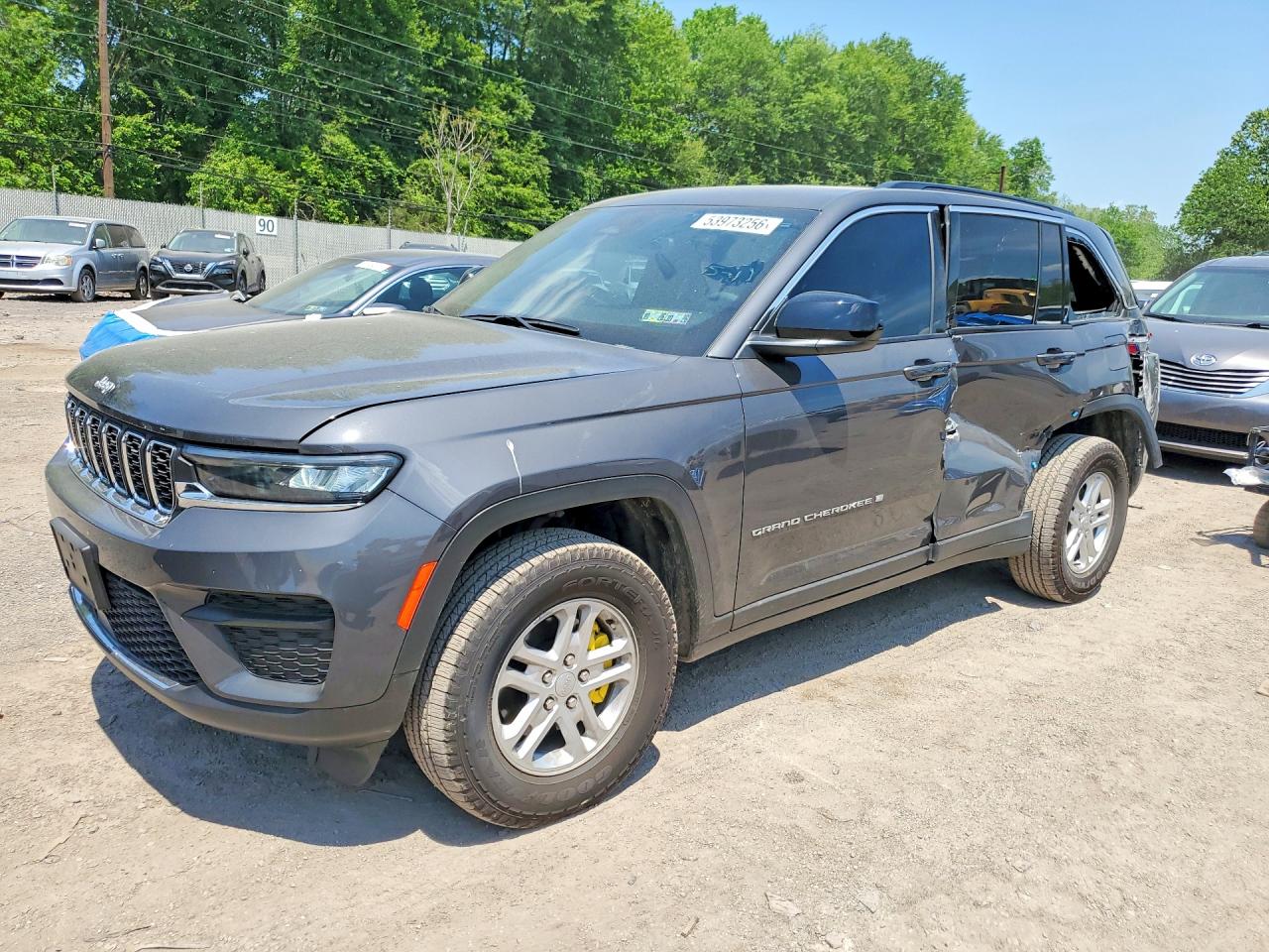 Salvage Jeep Cherokee Image