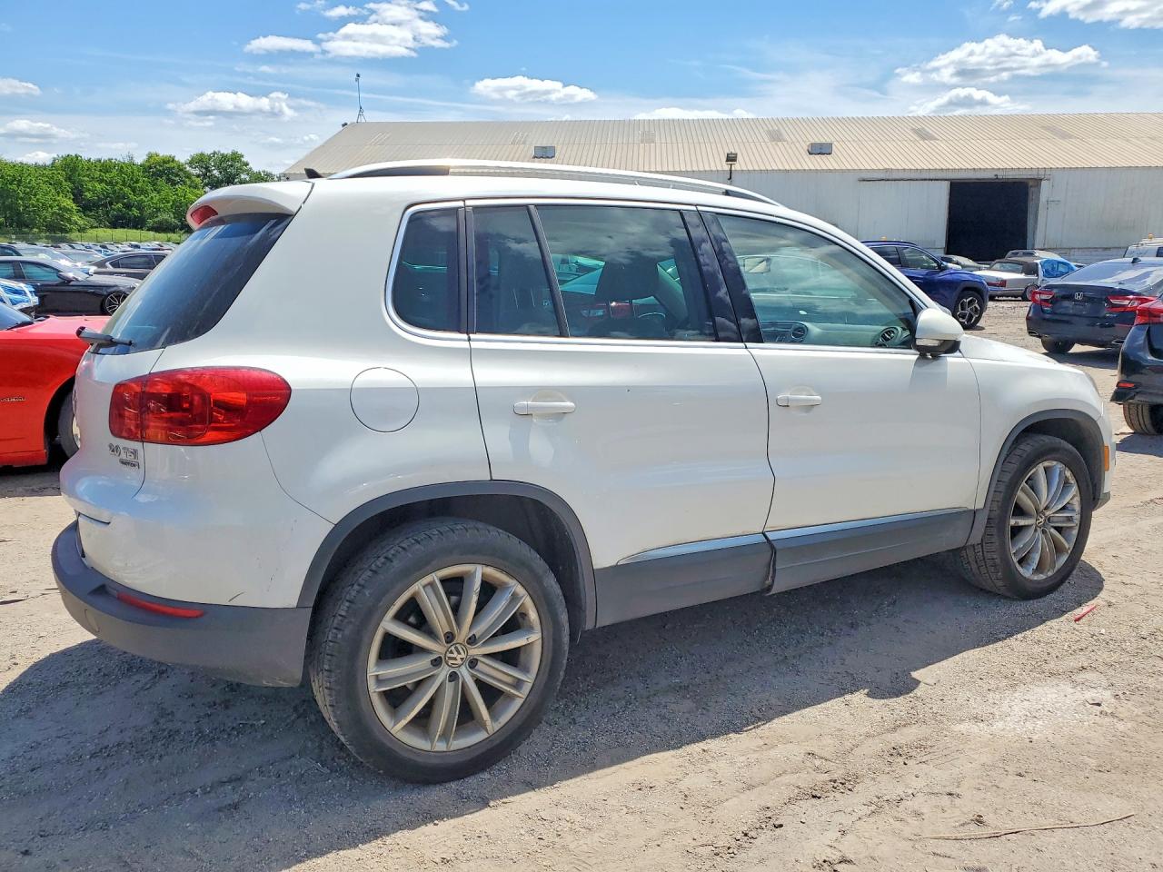 Volkswagen Tiguan S