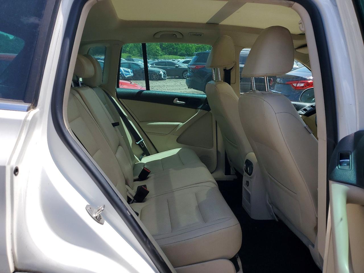 Volkswagen Tiguan S