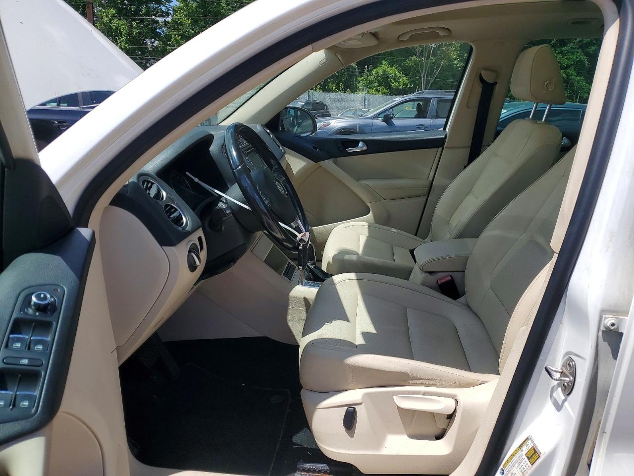 Volkswagen Tiguan S
