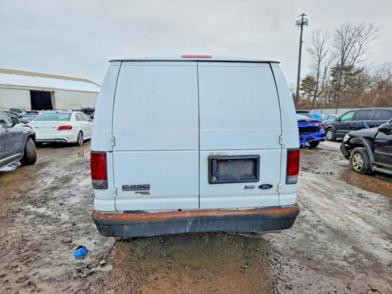 Ford Econoline E250 Van