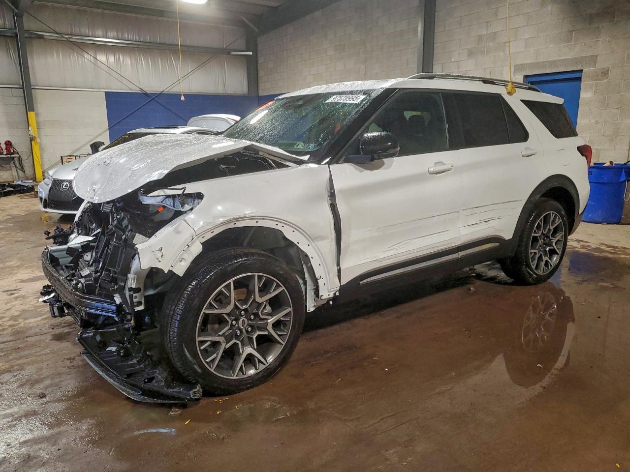 Salvage Ford Explorer Image