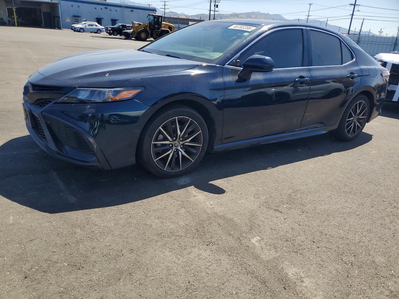 Salvage Toyota Camry Image