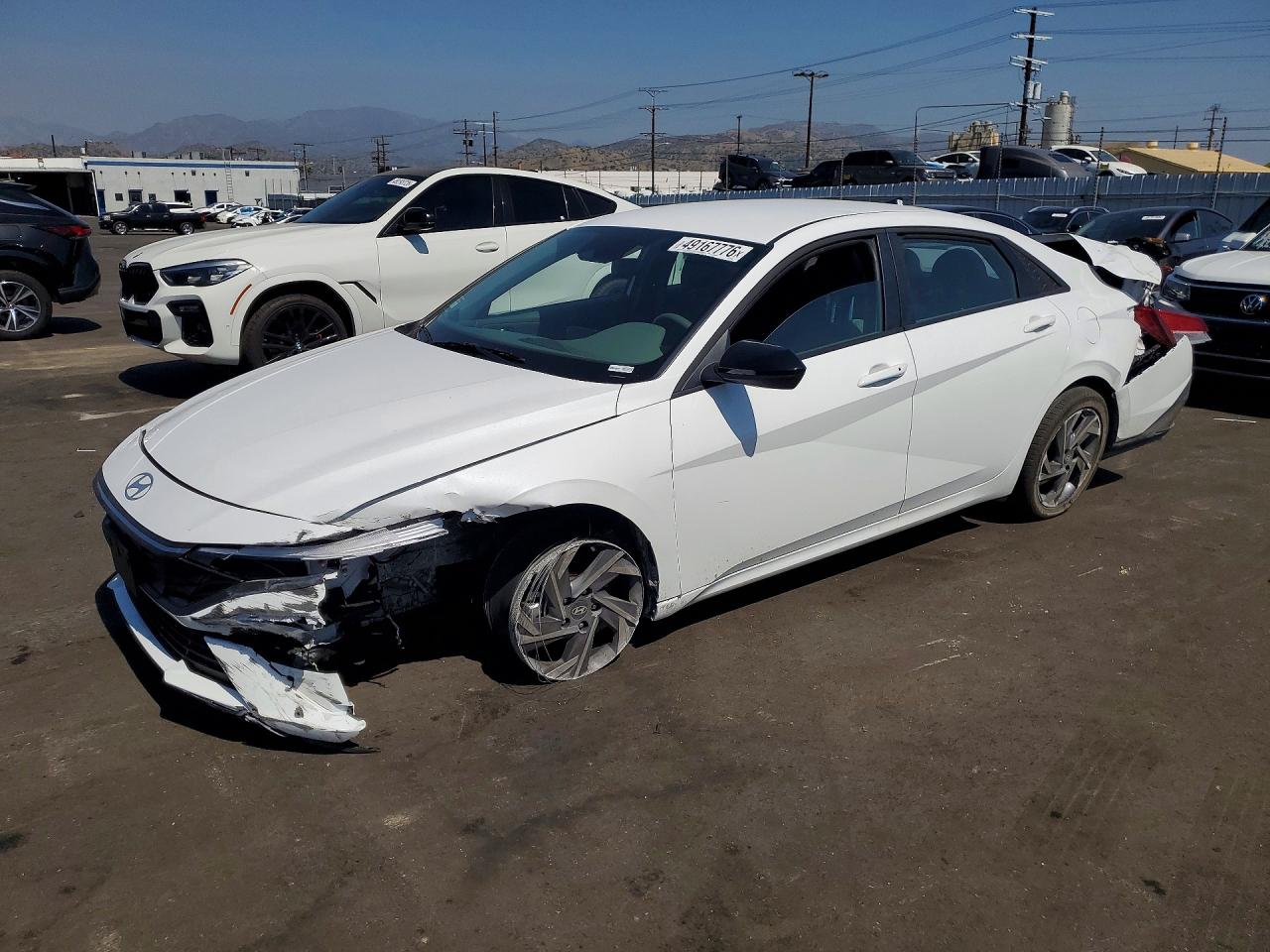 Salvage Hyundai ELANTRA Image