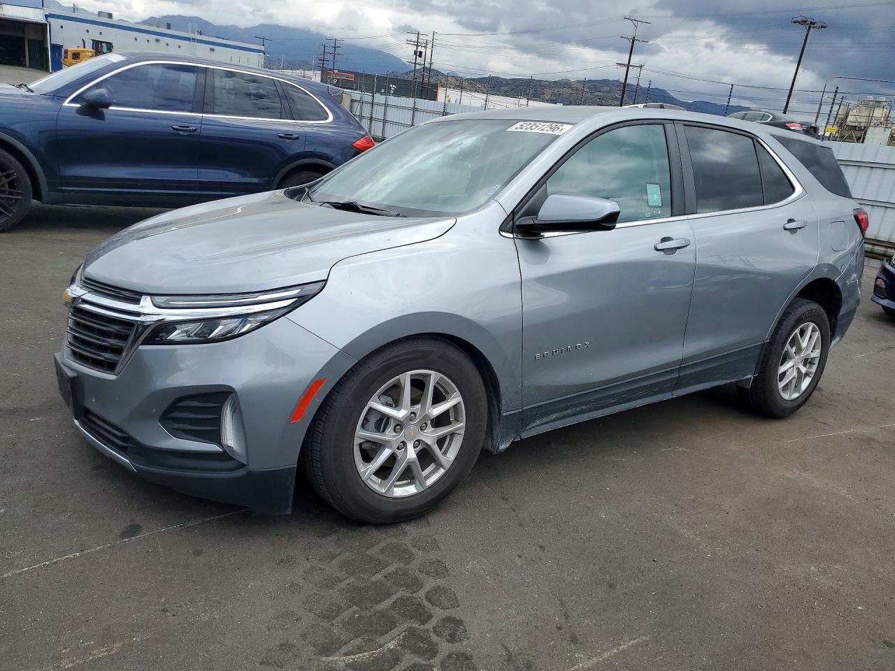 Salvage Chevrolet Equinox Image