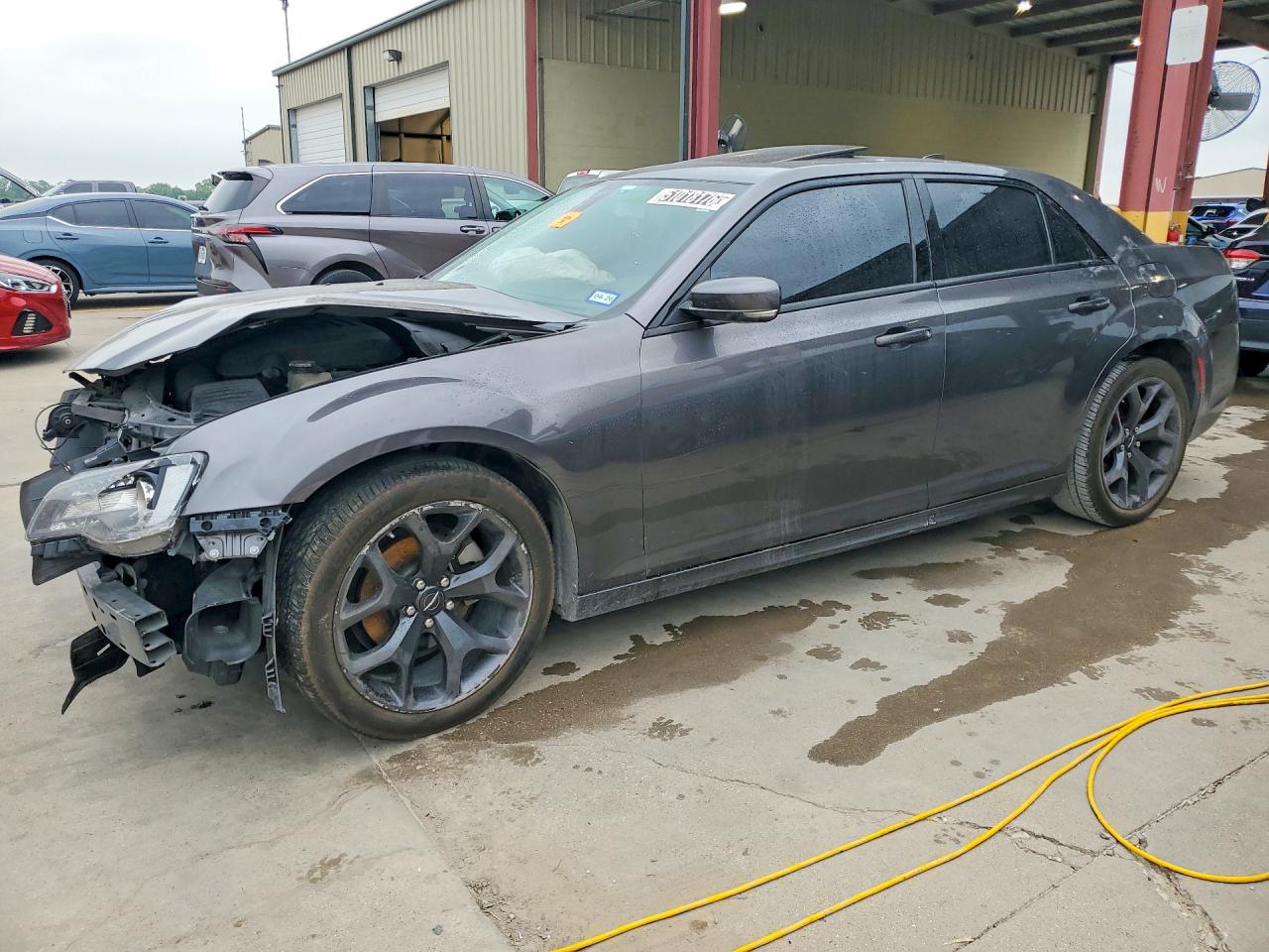 Salvage Chrysler 300 Image