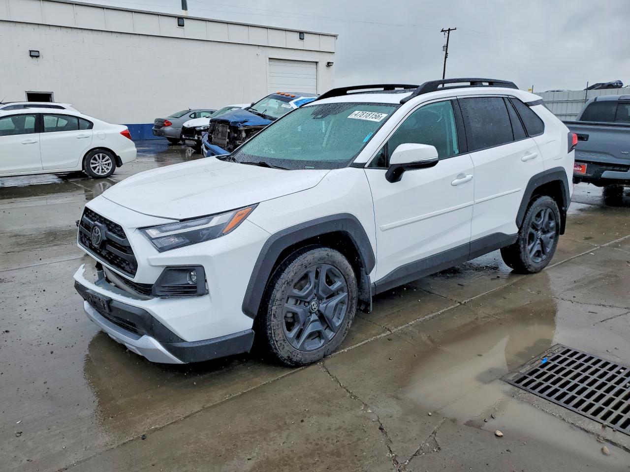 Salvage Toyota RAV4 Image