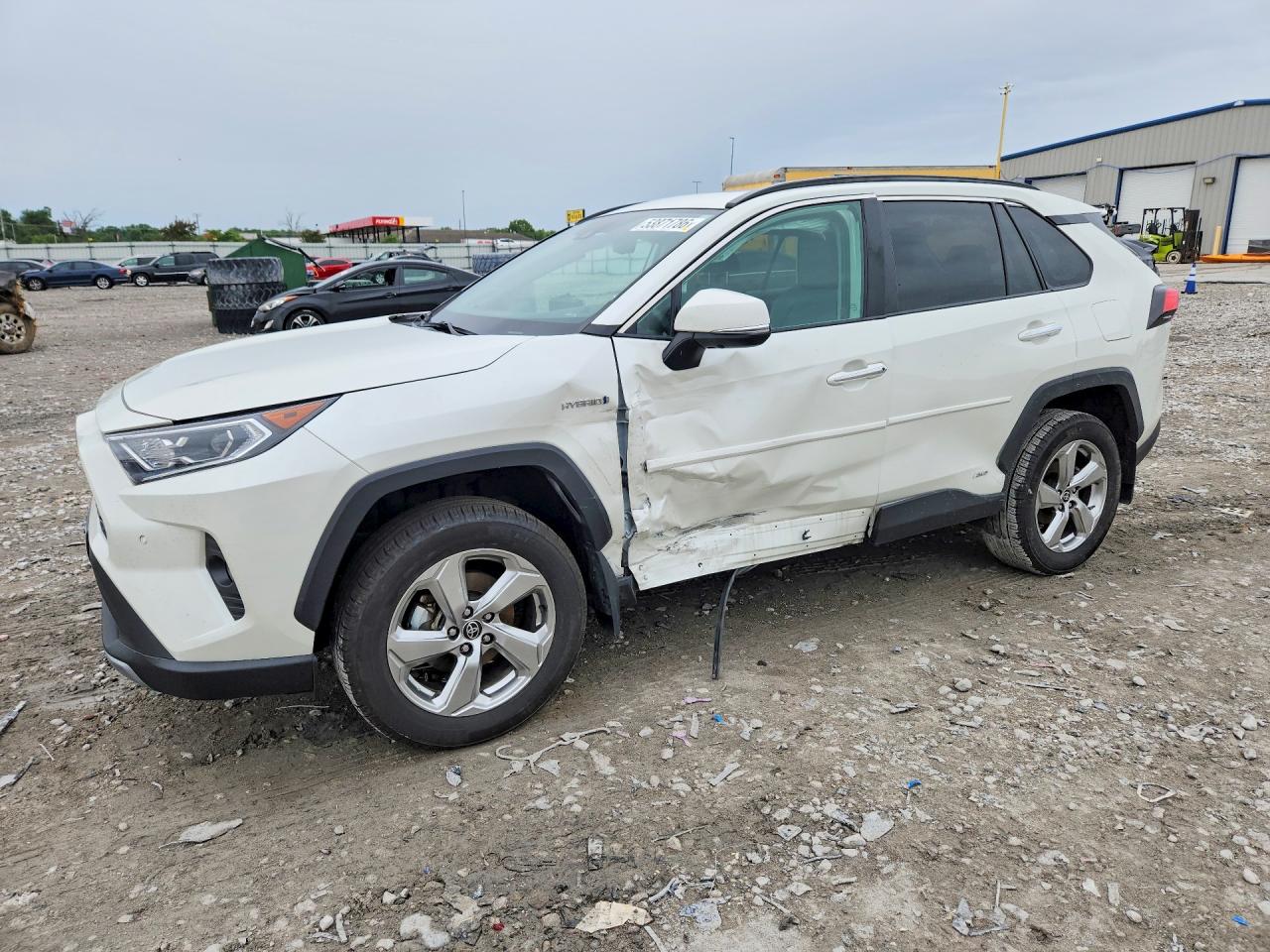 Salvage Toyota RAV4 Image