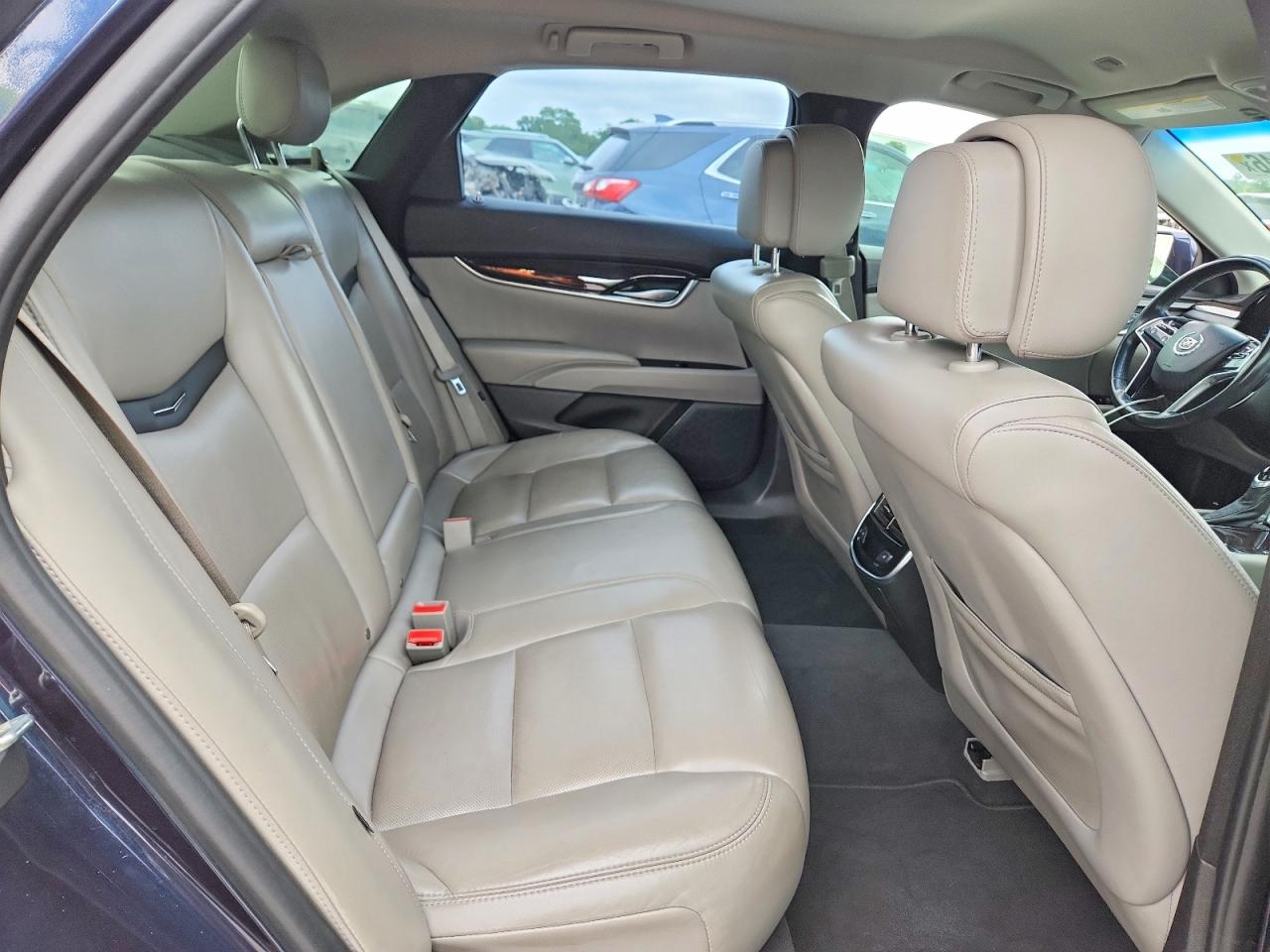 Cadillac XTS Luxury Collection
