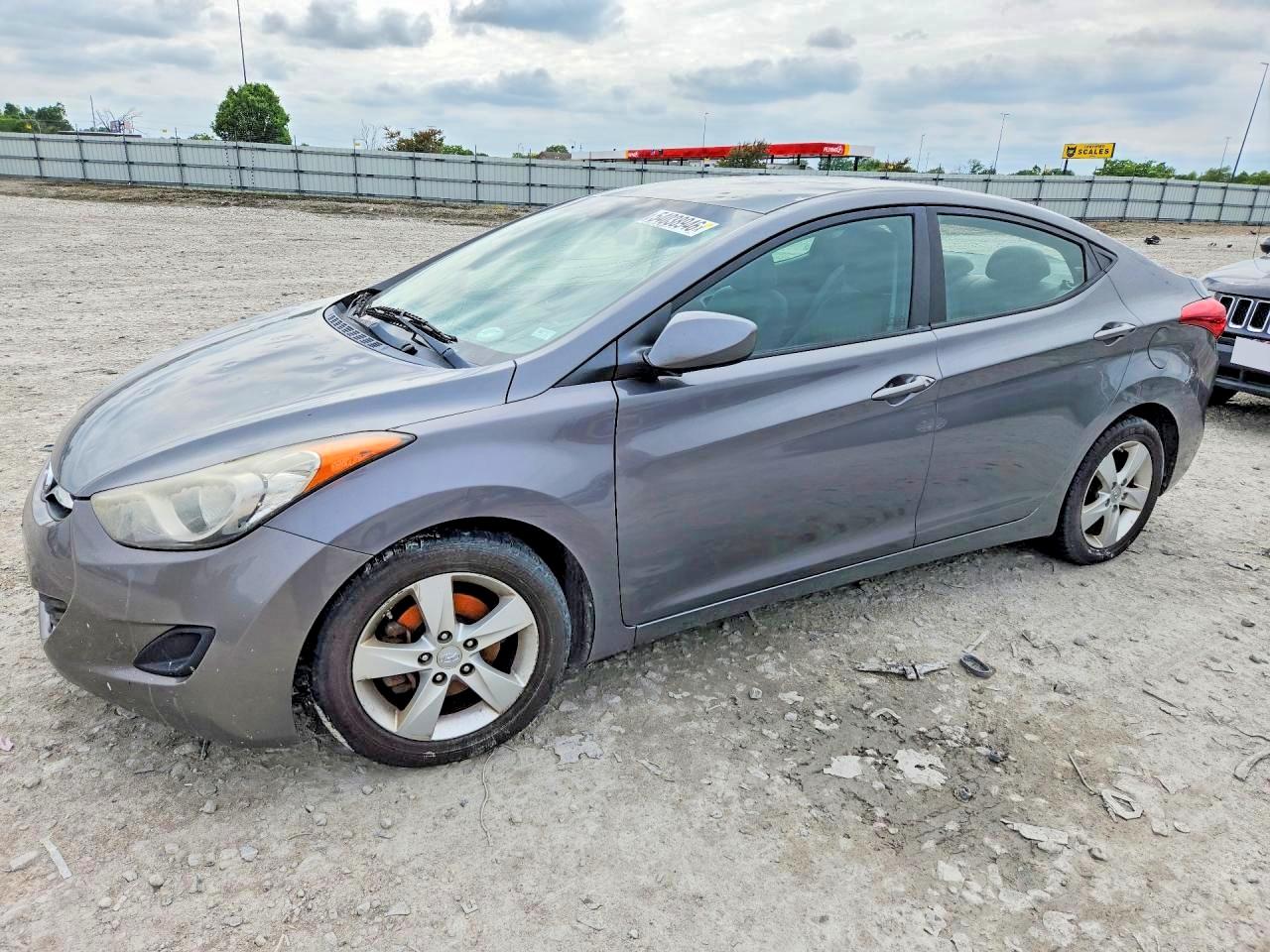 Salvage Hyundai ELANTRA Image