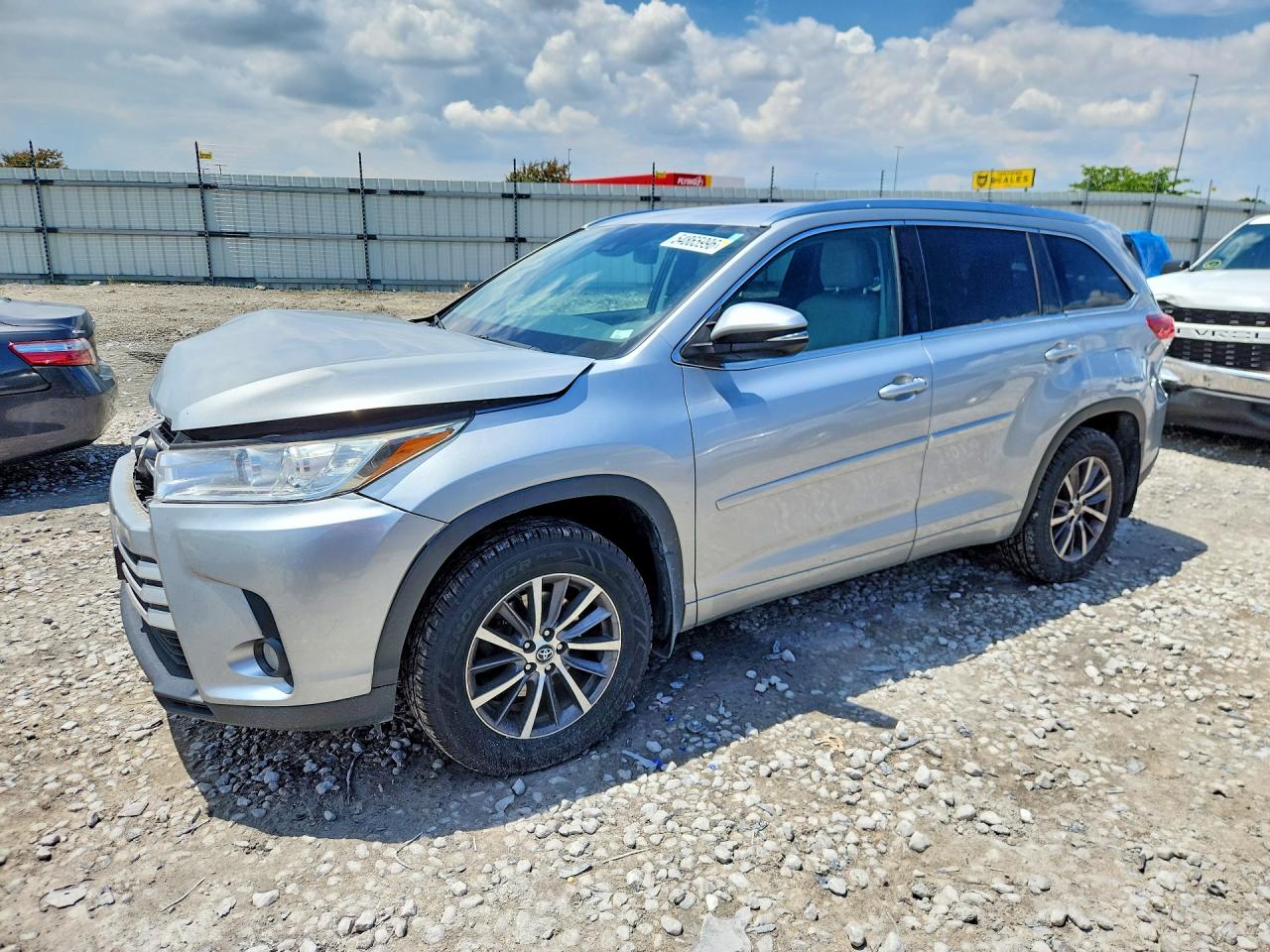 Salvage Toyota Highlander Image