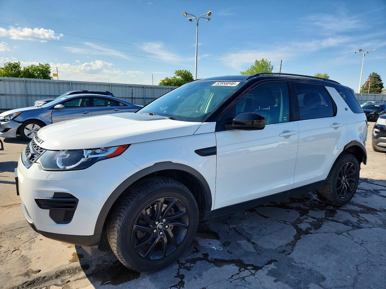 Salvage Land Rover Discovery Image