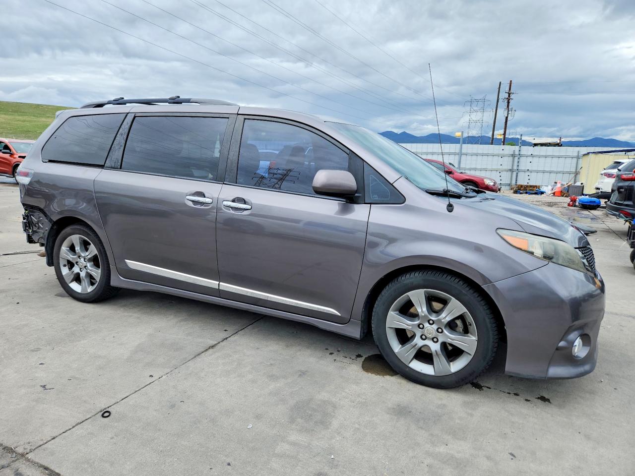 Toyota Sienna Sport