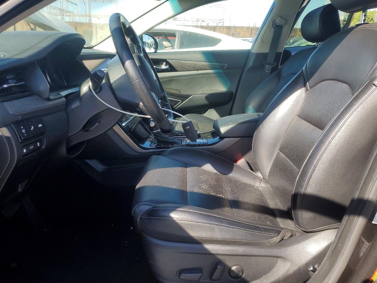 Kia Cadenza Technology