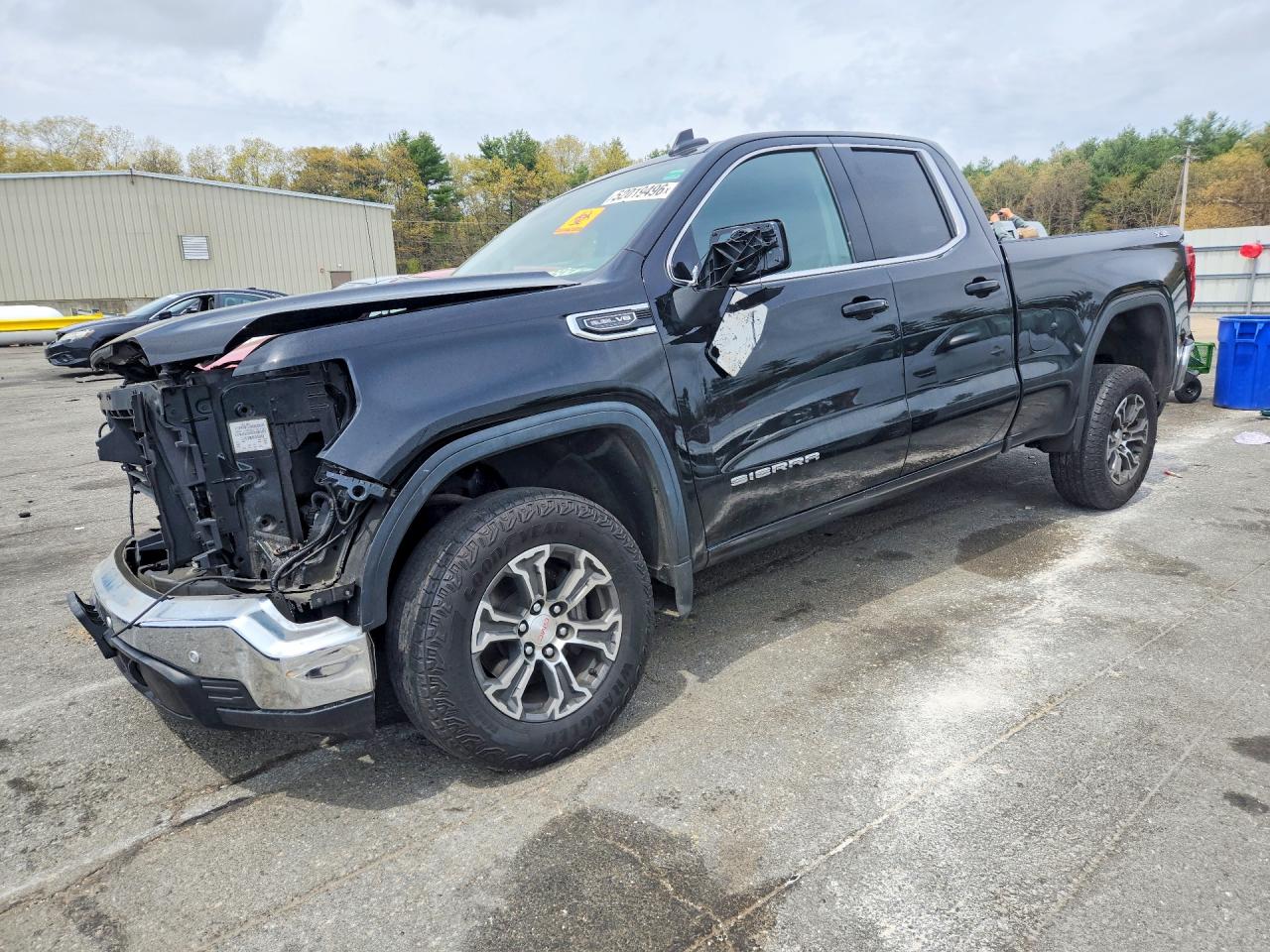 Salvage GMC Sierra Image