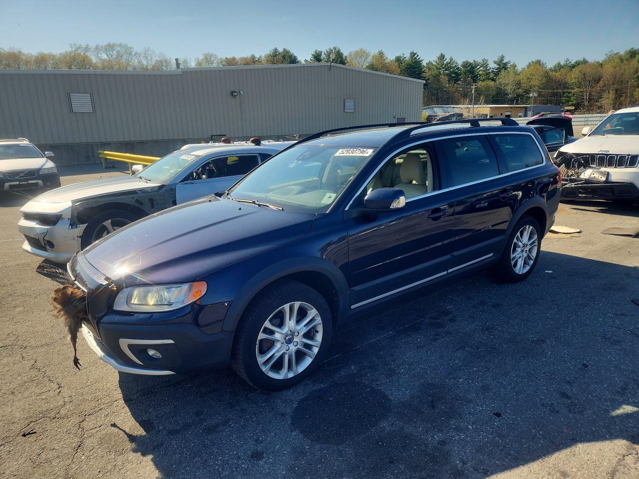 Salvage Volvo XC70 Image