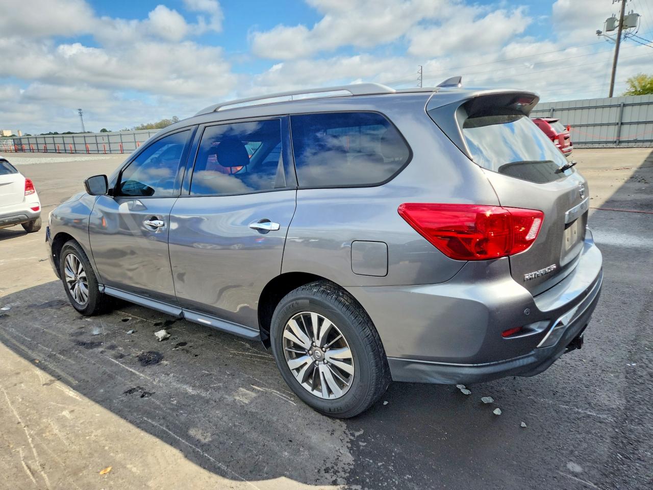 Nissan Pathfinder Sv