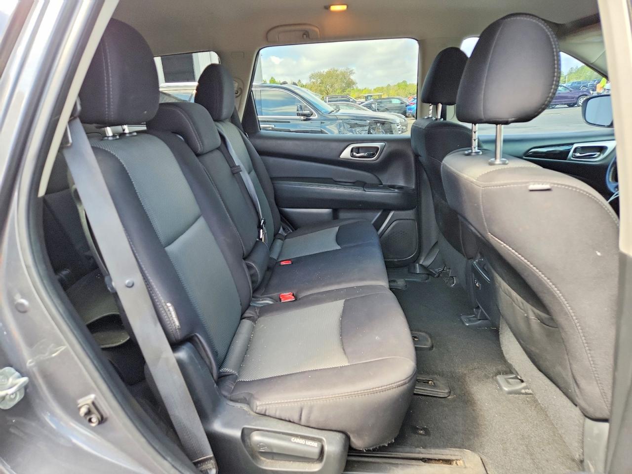 Nissan Pathfinder Sv