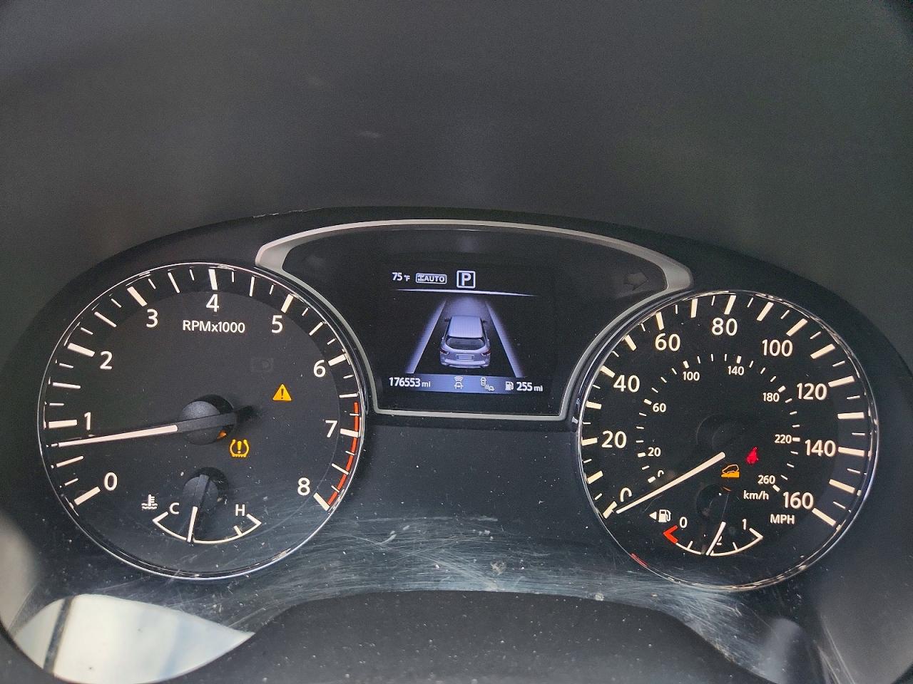Nissan Pathfinder Sv