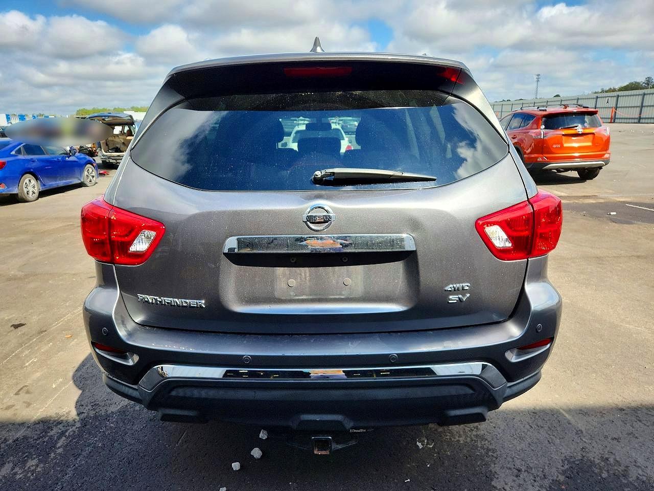 Nissan Pathfinder Sv
