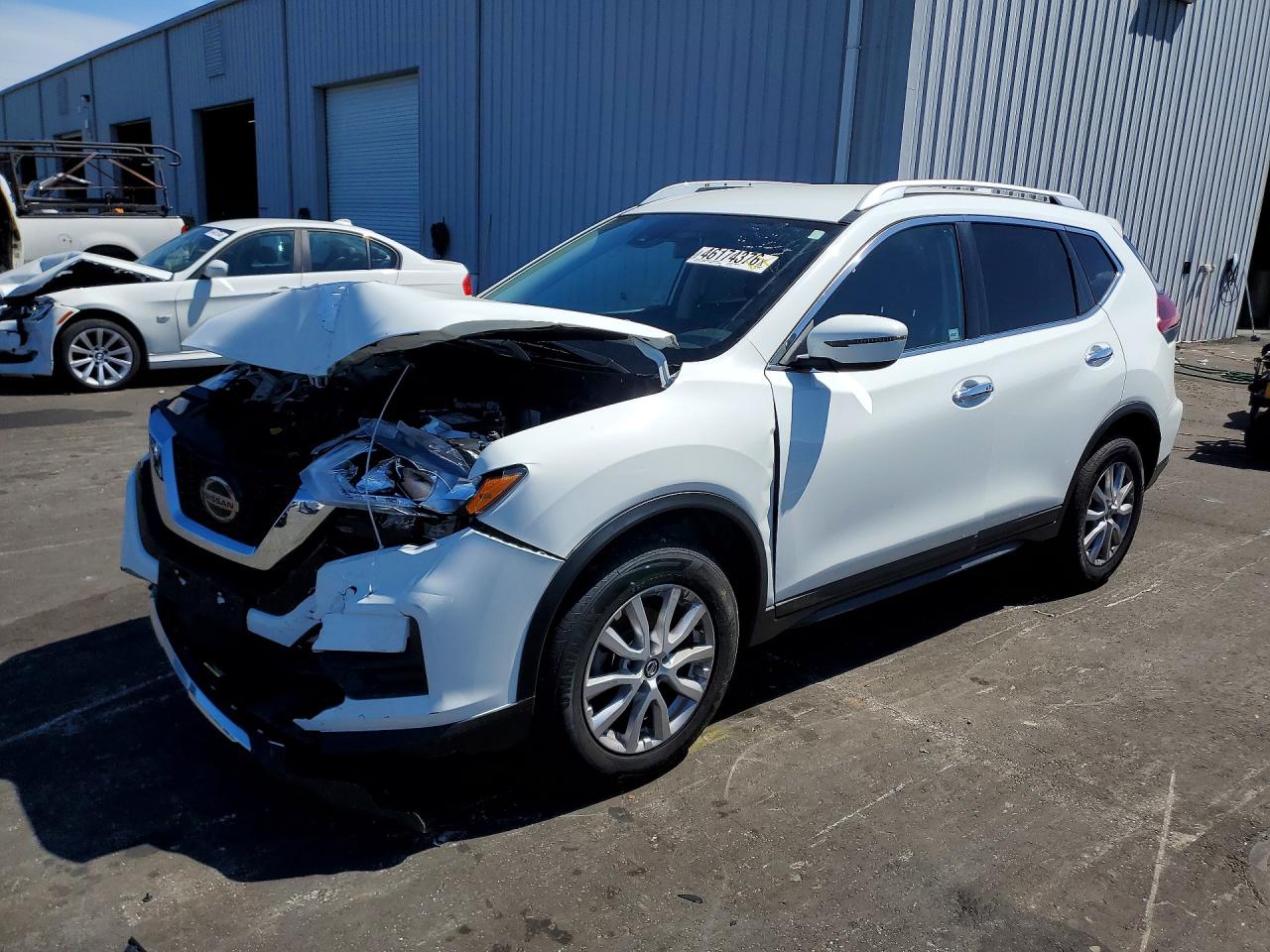 Salvage Nissan Rogue Image