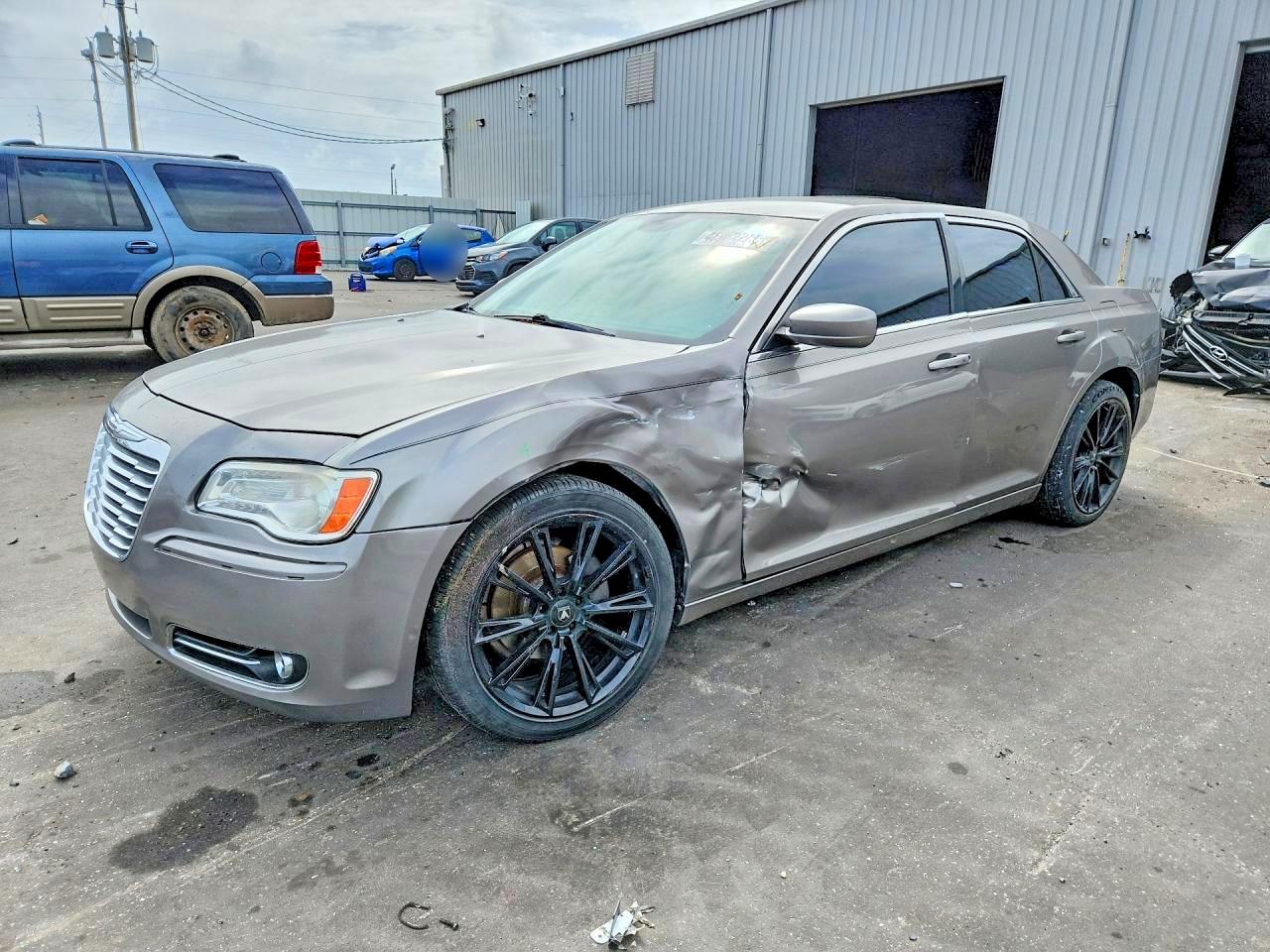 Salvage Chrysler 300 Image